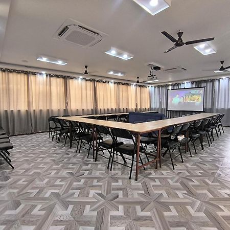 Hotel Peaceland Lumbini エクステリア 写真