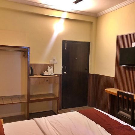 Hotel Peaceland Lumbini エクステリア 写真