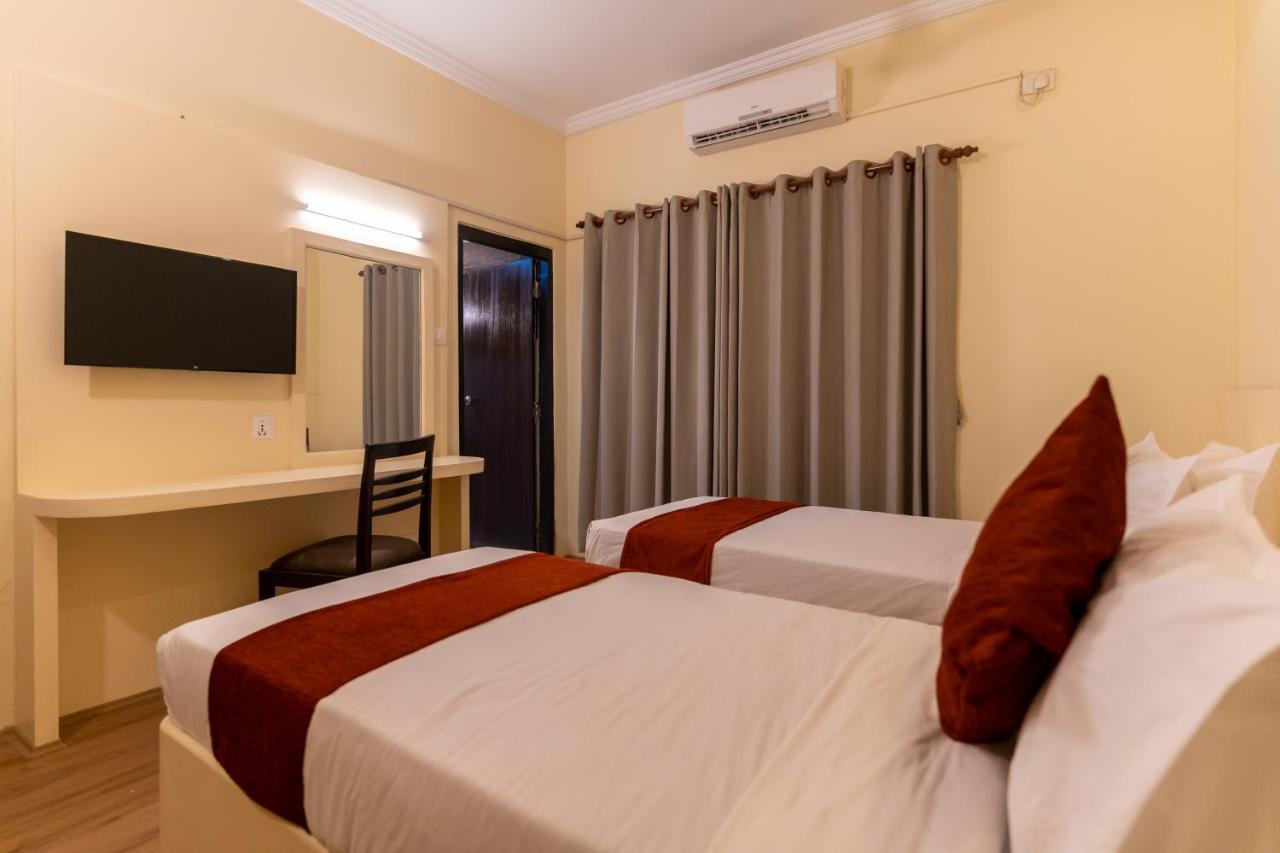 Hotel Peaceland Lumbini エクステリア 写真