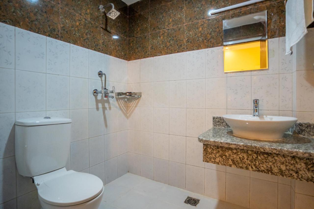Hotel Peaceland Lumbini エクステリア 写真