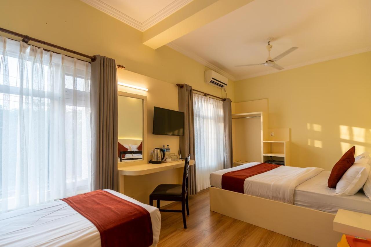 Hotel Peaceland Lumbini エクステリア 写真