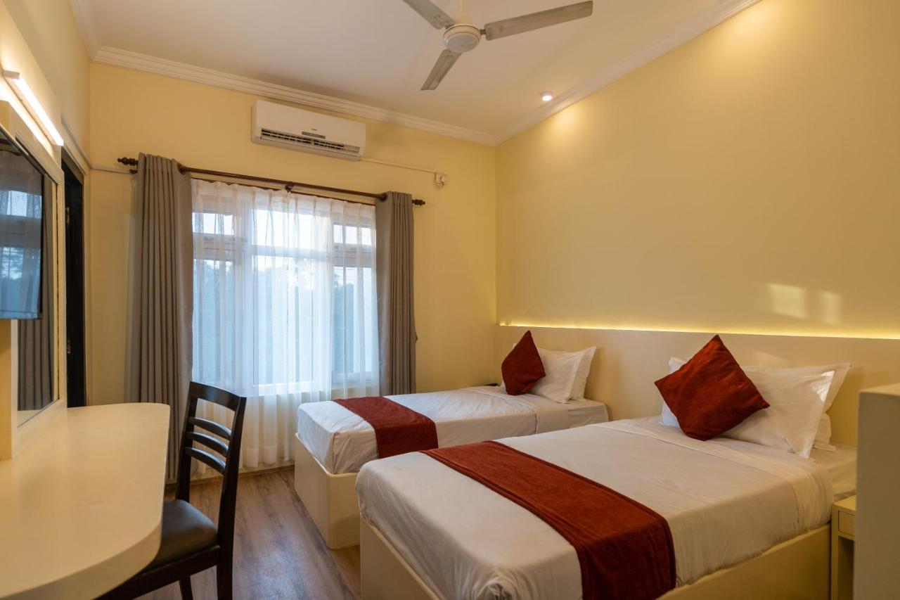 Hotel Peaceland Lumbini エクステリア 写真