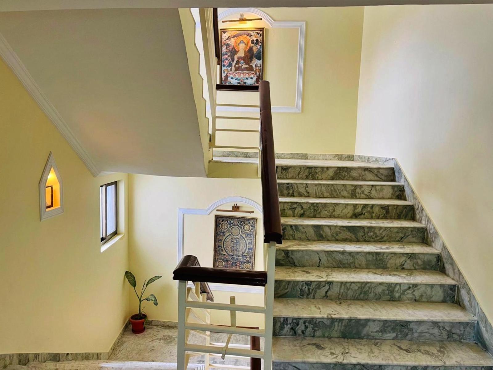 Hotel Peaceland Lumbini エクステリア 写真