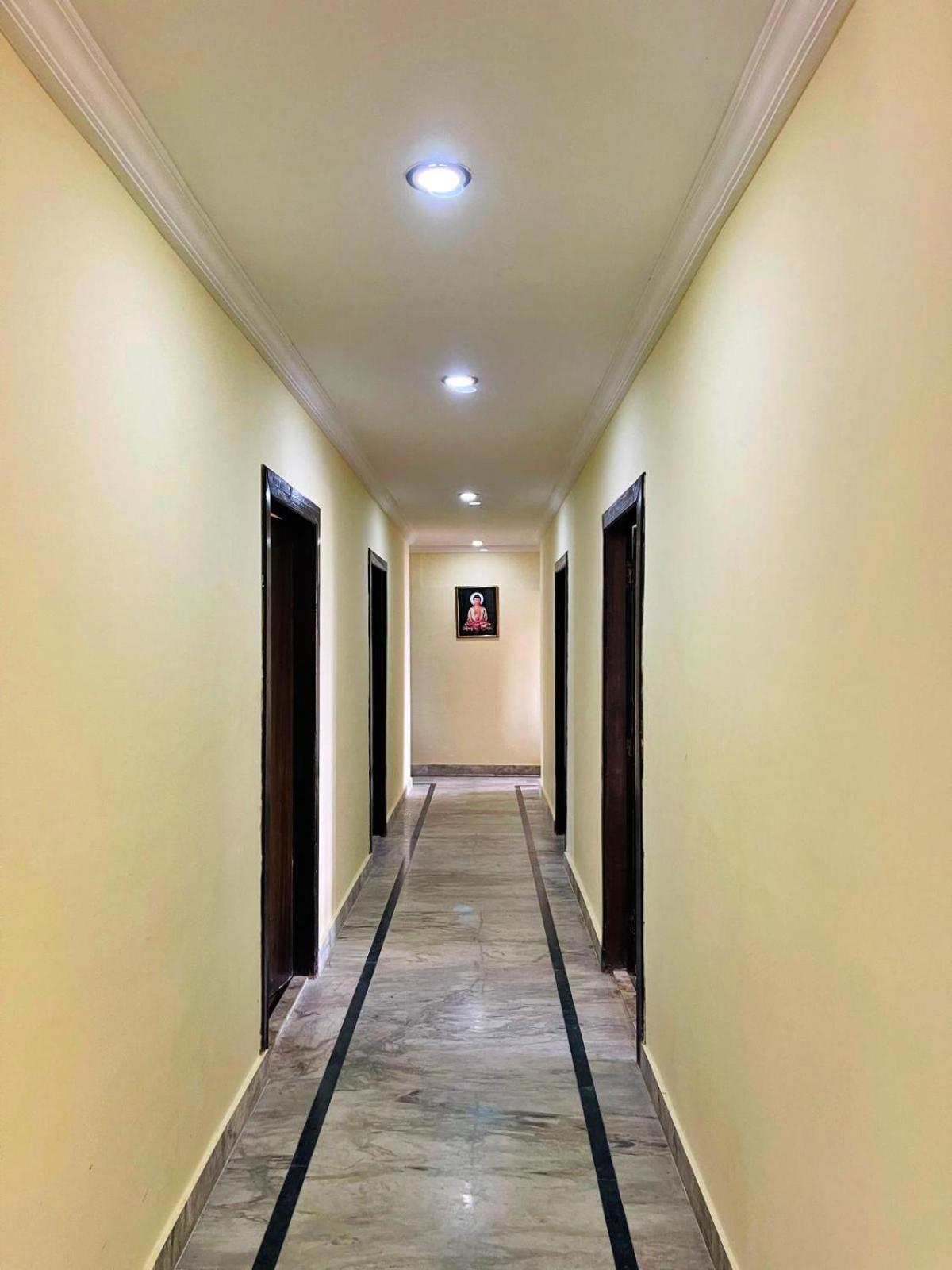 Hotel Peaceland Lumbini エクステリア 写真