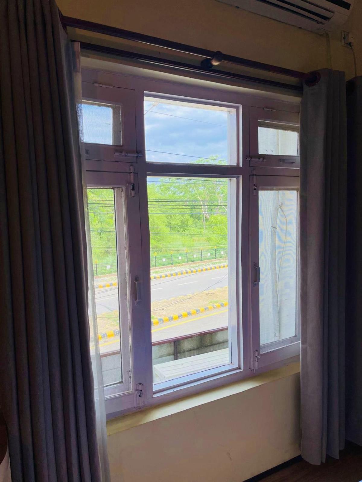 Hotel Peaceland Lumbini エクステリア 写真