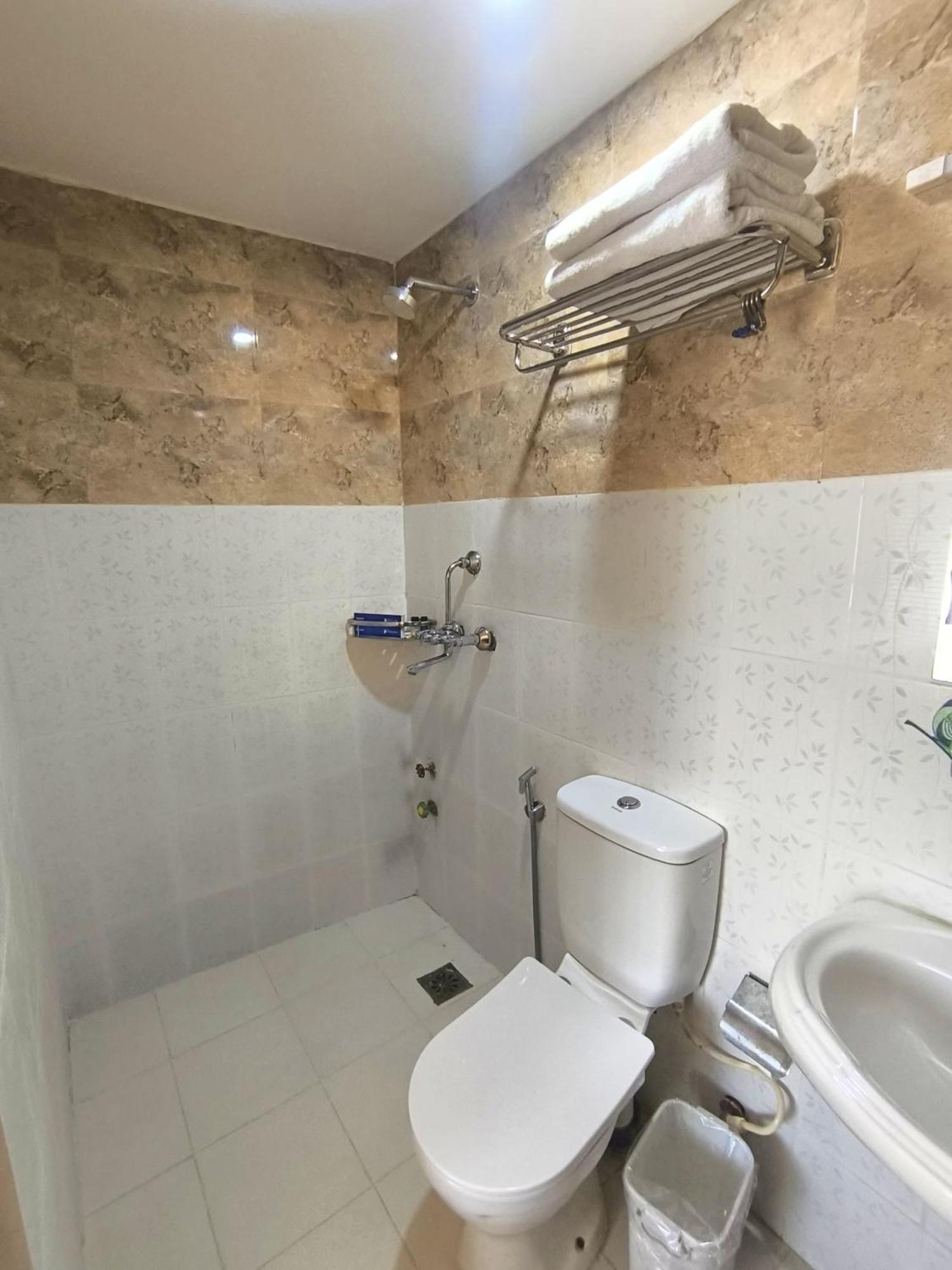 Hotel Peaceland Lumbini エクステリア 写真
