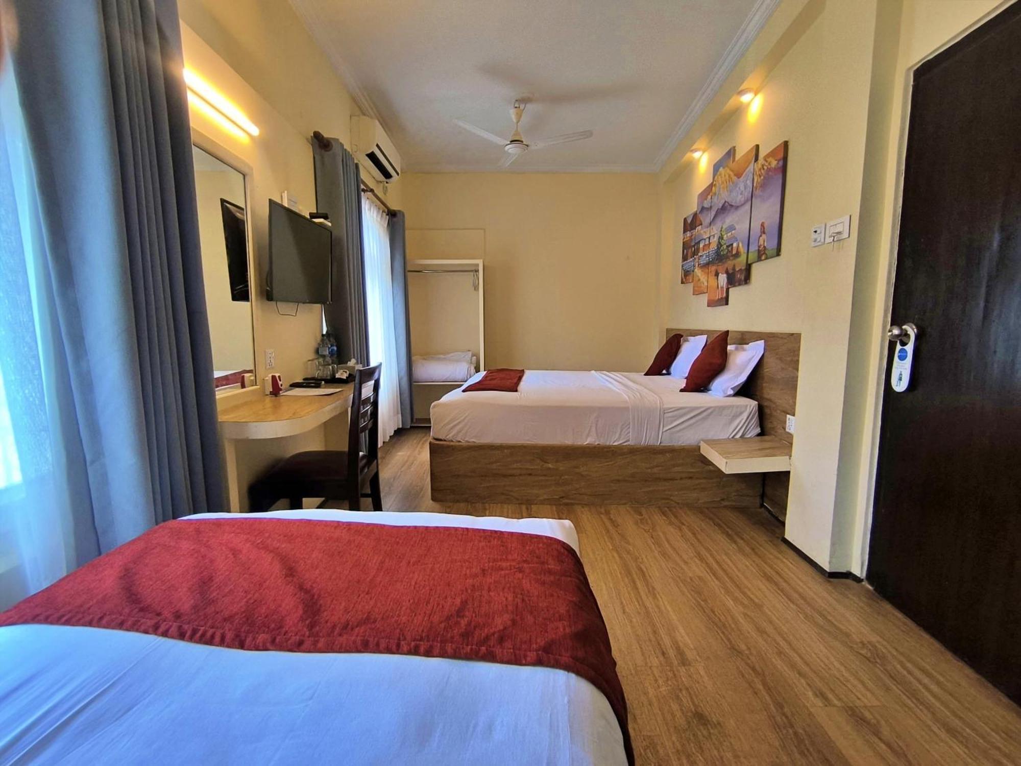 Hotel Peaceland Lumbini エクステリア 写真