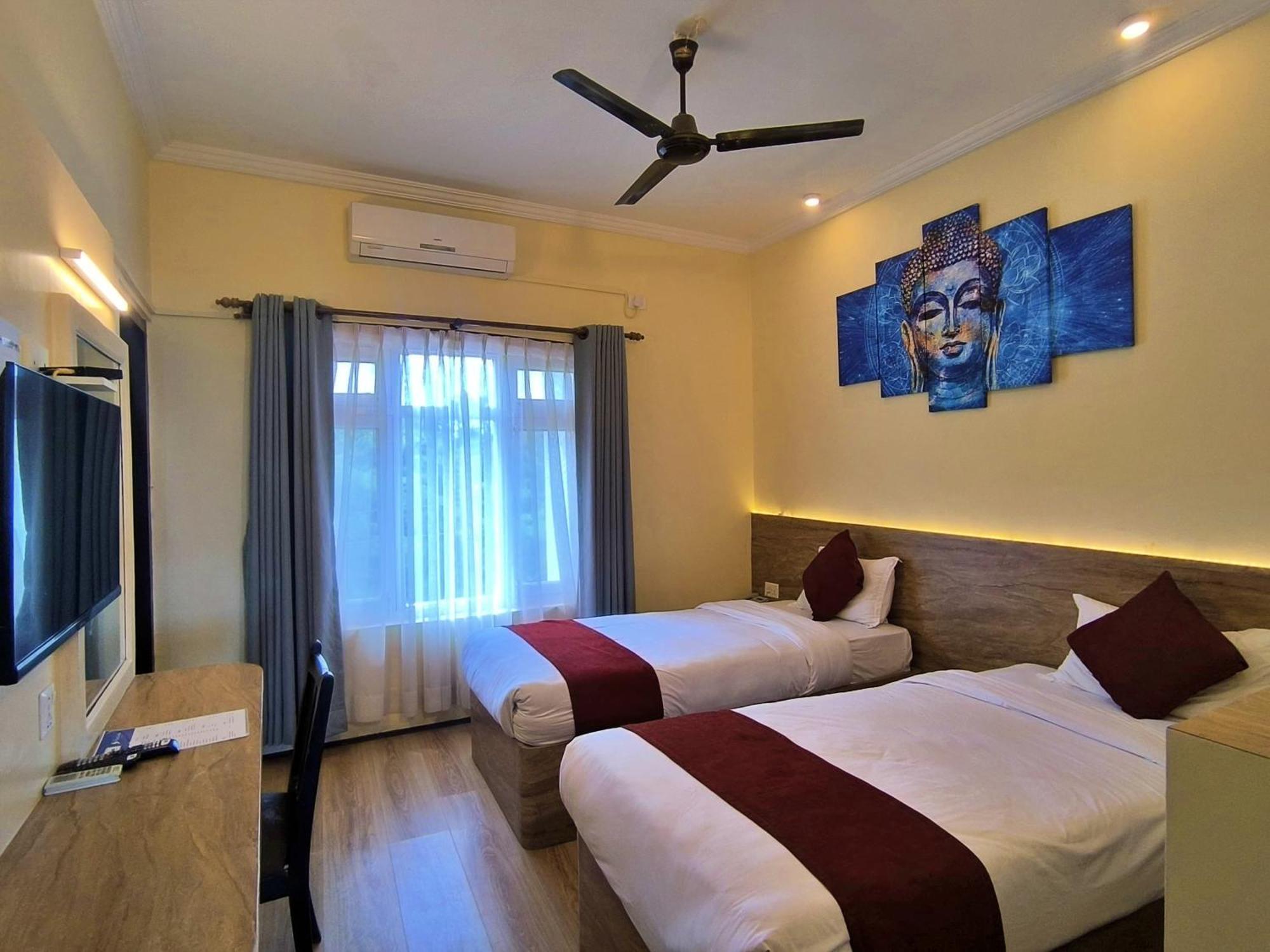 Hotel Peaceland Lumbini エクステリア 写真