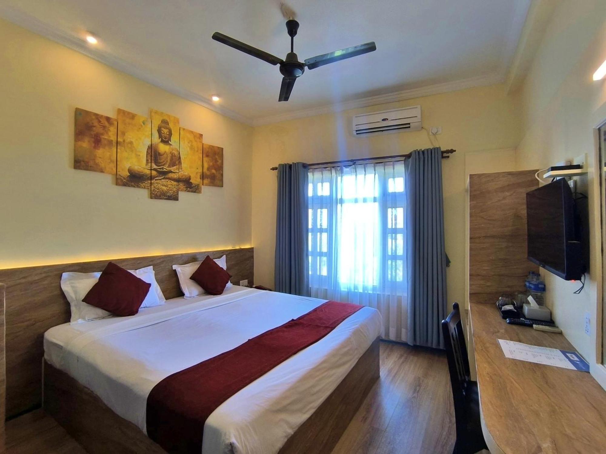 Hotel Peaceland Lumbini エクステリア 写真