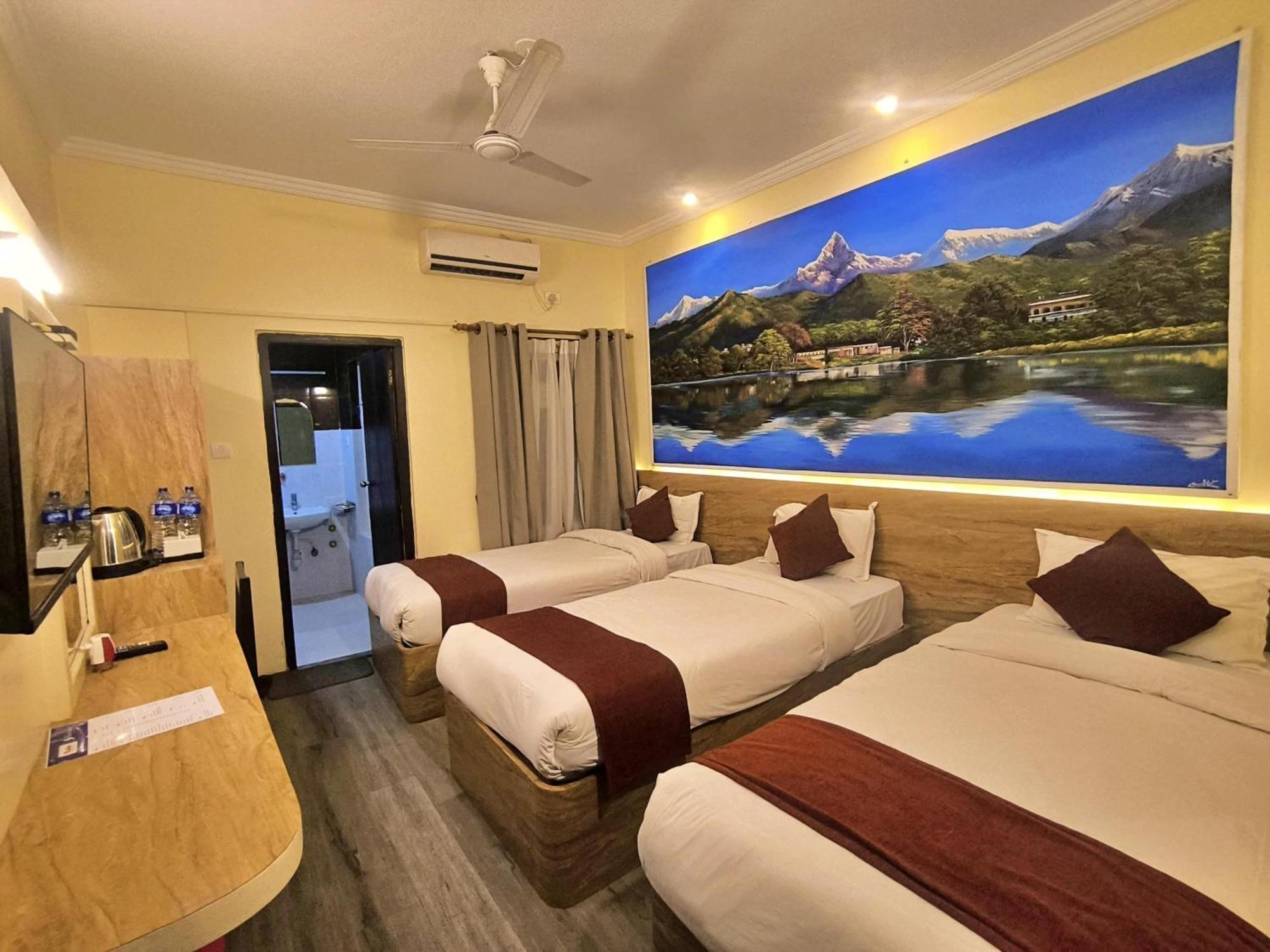 Hotel Peaceland Lumbini エクステリア 写真
