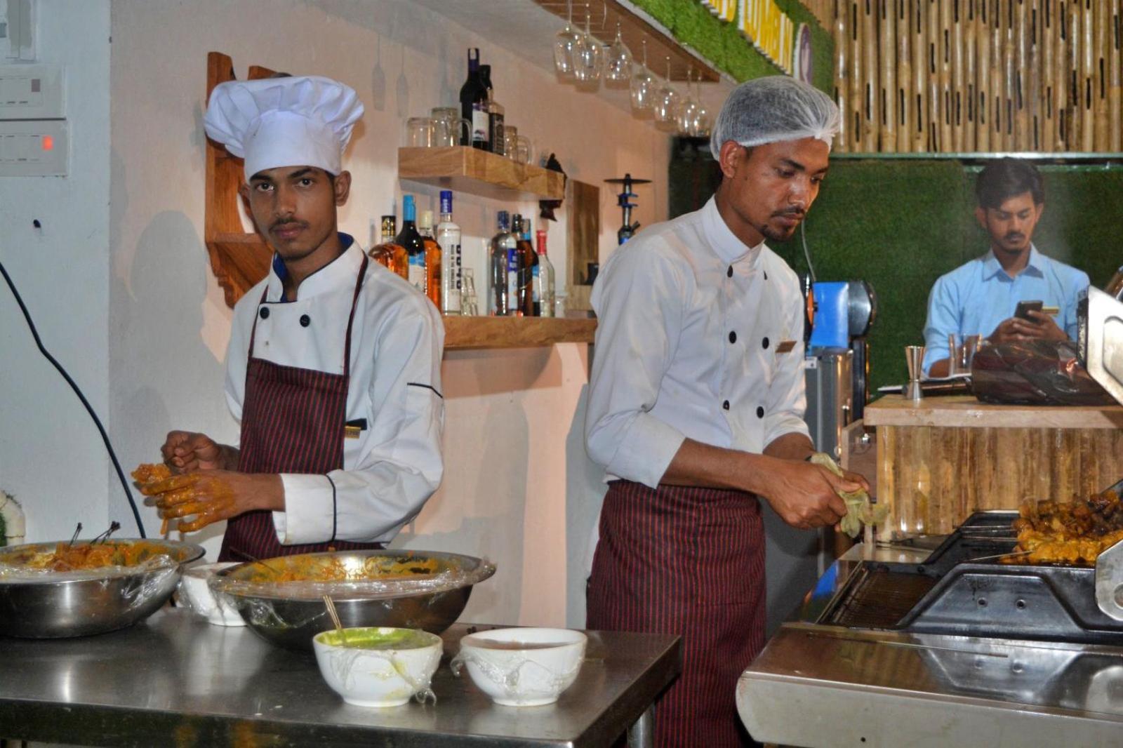 Hotel Peaceland Lumbini エクステリア 写真